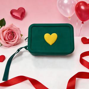 TEMU 데이 선물, 휴일 선물, 신상품 - 하트 모양 실리콘 가방, 여행용 화장품 파우치, 휴대용 메이크업 파우치, 방수 화장품 정리함, 메이크업 브러쉬 홀더, 메이크업 보관함, 보석함, 보관 가방, 립스틱 케이스, 휴대폰 파우치, 디지털 전자기기 정리함, 필수 비치 여행 가방, 여성 선물, 데이 선물