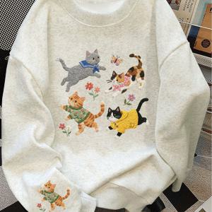 TEMU 귀여운 고양이, 나비, 꽃무늬 프린트가 특징인 미국 레트로 스타일의 긴팔 라운드넥 여성용 스웨트셔츠는 편안하고 넉넉한 핏으로 트렌디하고 캐주얼한 룩을 완벽하게 연출하며 하이 스트리트 패션을 구현합니다.