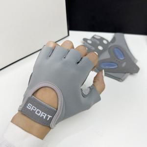 TEMU 여성용 반손가락 운동 장갑 - 미끄럼 방지 그립, 방풍 디자인, 체육관, 요가, 사이클링, 점프 로프용 액체 실리콘 - 조절 가능한 후크 앤 루프 클로저, 핑크/그레이/블랙, 체육관 액세서리, 요가 액세서리, 슬림한 장갑 디자인, 미끄럼 방지 장갑, 피트니스 트레이닝, 스포티한 스타일, 내구성 있는 구조, 피트니스 애호가