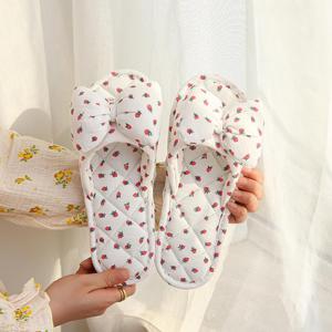 TEMU 쿠션 슬리퍼 - 리본 딸기 포인트, 실내 홈웨어용 부드러운 바닥 소음방지 거실 슬리퍼, 사계절용+미끄럼방지