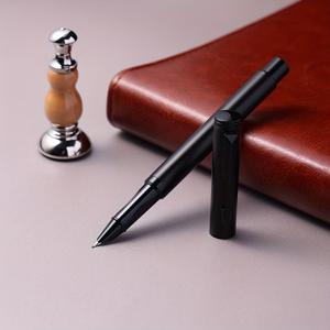 TEMU 세련된 메탈 펜 1개입. 전문가용으로 디자인되었으며, 숨겨진 니브가 특징이며, 예술적인 필기를 위해 완벽합니다. 성인에게 적합하며, 캘리그라피 애호가를 위한 이상적인 선물입니다.