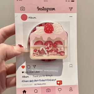 TEMU 이 니치 딸기 케이크 쉐이크 홀더는 MagSafe 폰과 호환되며, 강력한 자석 부착과 데스크탑 사용을 위한 수축형 디자인을 특징으로 합니다.