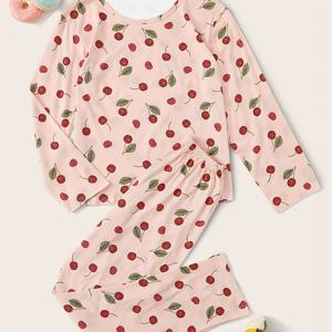 TEMU 여성용 귀여운 체리 테마 프린트 긴팔 긴바지 가을/겨울 파자마 라운지웨어 세트. 편안한 원단과 여유로운 핏으로 편안한 밤을 함께합니다. 신축성 있는 허리의 긴바지와 Y 스무스 긴팔 상의로 구성된 정교한 프린트 패턴이 세트를 장식합니다. 편안하고 여유로운 파자마 라운지웨어 세트