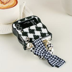 TEMU 갤럭시 Z 플립3 5G, 갤럭시 Z 플립4 5G, 갤럭시 Z 플립5 5G, 갤럭시 Z 플립6 5G용 블랙 앤 화이트 직조 패브릭 진주 리본 팔찌 접이식 폰 케이스