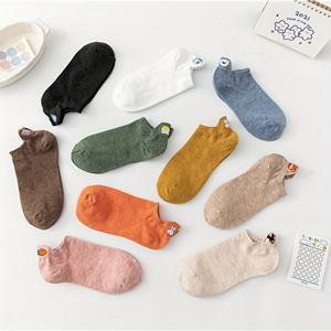 TEMU 여성용 운동용 발목 양말 10켤레 세트. 봄, 여름 착용에 적합하며 귀여운 만화 자수 디자인으로 채워져 있습니다. 매력적이고 우아하며 다용도로 활용할 수 있으며 부드럽고 편안한 소재로 제작되어 휴일 및 생일 파티 선물로 완벽합니다.