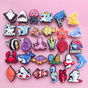 TEMU 31pcs 오션 애니멀 시리즈 키체인 장식 - 살아있는 해양 생물 장식으로 상어, 물고기, 별모양 바다 이구아나 및 산호초가 포함되어 있습니다 - 열대 및 해양을 좋아하는 사람들에게 이상적인 해변 액세서리입니다. 해변 액세서리|재미있는 디자인|내구성이 뛰어난 PVC 장식, 해변 액세서리