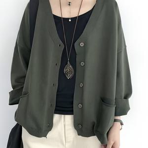 TEMU 플러스 사이즈 여성용 캐주얼 V넥 가디건 - 오버사이즈 긴팔 버튼 프론트 , 가슴 포켓 포함, 봄/가을 레이어링용 기계 세탁 가능 경량 스웨터, 카디건, 가을 패션, 예술적 스타일, 통기성 원단, 캐주얼 의상, 부드러운 질감, 단추 상의, 레이어링 필수품