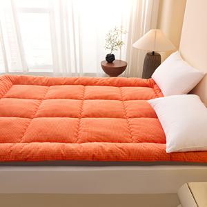 TEMU 브러시드 벨벳 원단의 1개 매트리스, 독특한 줄무늬 질감으로 층층이 쌓인 질감감을 연출합니다. 부드러운 촉감이 피부에 편안한 접촉감을 제공합니다. 고탄성 충전재와 함께 사용하여 편안한 느낌과 뛰어난 지지력을 제공하며 신체를 효과적으로 감싸줍니다. 침대, 캠핑, 사무실용 및 휴일 선물용으로 적합합니다