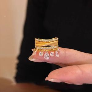 TEMU 1개 여성용 스타일리시 반지, 우아하고 고급스러움, 골든 눈물방울 태슬 반지, 저자극성, 아름다운 선물 상자 포장 포함, 크리스마스, 할로윈, 발렌타인데이 고백, 선물로 완벽