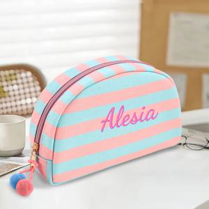 TEMU 개인 맞춤 자수 쉘 모양 메이크업 가방 (도파민 색상), 투톤 세면도구 가방 포함. 지퍼 및 폼폼 장식으로 개인 이름/텍스트 여행용 수납 파우치로 사용 가능. 컴팩트하고 휴대 가능.