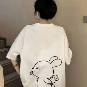 TEMU 플러스 사이즈, 여성용 오버사이즈 한국 일본 스타일 티셔츠 - 귀여운 애니메이션 토끼 & 일본어 텍스트 프린트, 플러스 사이즈 라운드넥 반팔 캐주얼 탑, 봄 여름 가을 레이어링에 적합한 통기성 편안한 핏, 카와이 한국 패션 캐주얼 의상, 화이트 토끼 디자인의 솔리드 블랙, 세탁기 사용 가능, 여성용 릴렉스 핏, 한국과 일본 패션 영감
