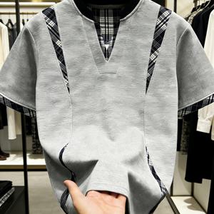 TEMU [Pearson OBM] 남성용 반팔 골프 니트 셔츠 (봄/여름용). 고급스러운 V넥 헨리 디자인. 스타일리시한 컬러 블로킹과 이중 레이어 칼라가 특징이며, 헤비 와플 텍스처 원단으로 제작되었습니다.