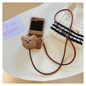 TEMU 휴대폰 케이스 - 힌지형 스킨 피부감 앤티크 화이트/브라운 + 플러시 곰돌이 크로스바디 폰 케이스 (Z Flip 7, Z Flip 7 FE, Z Flip 6, Z Flip 5, Z Flip 4, Z Flip 3 호환)