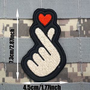 TEMU 크로셰 루프가 있는 빨간색 하트 모양 손 제스처 자수 패치 1개, 전술 조끼, 백팩, 의류용 자수 패치