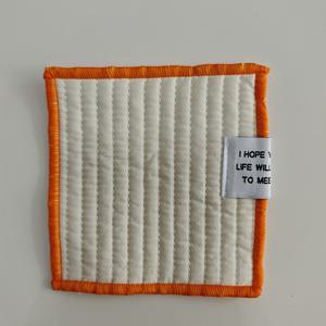 TEMU 두꺼운 퀼팅 원단으로 제작된 냄비 및 컵용 내열 매트 - 북유럽 스타일의 홈 데코 테이블 매트, 테이블 상판에 럭셔리함을 더합니다 (싱글)