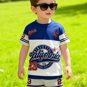 TEMU 남아 패션 크리에이티브 아메리칸 레트로 스포츠 캘리포니아 블루 & 레드 대비 컬러 3D 프린트 디자인 반팔 풀오버 셔츠 & 반바지 세트는 아이들을 위한 적합한 의류 선물입니다. 편안한 원단으로 제작되어 적합합니다.