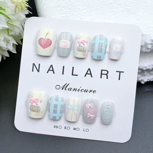 TEMU 10개입 수제 가을/겨울 혼합 컬러 숏 스퀘어 프레스온 네일, 리본 디자인, 고급 캣아이 스타일로 피부톤을 밝게. 젤리 글루 1장, 네일 스틱 1개, 버핑 스트립 1개 포함. 파티, 여행, 댄스, 일상 착용에 적합. 친구 선물용으로 완벽하며 재사용 가능