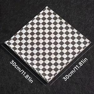 TEMU 11.81x11.81인치 블랙 & 화이트 체커보드 방지기름 왁스 페이퍼 - BBQ, 피크닉, 파티, 명절 (할로윈, 크리스마스, 추수감사절)용 일회용 식품 바구니 라이너 - 주방 및 다이닝 필수품, 휴일 파티 용품, 클래식 디자인, 내유성 테이블웨어, 튼튼한 종이