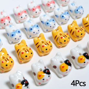 TEMU 귀여운 세라믹 고양이 비즈 4개 세트 - 다양한 색상의 손으로 페인팅되었습니다. 이 행운의 고양이 동물 비즈는 팔찌, 귀걸이, 가방 및 신발용 참을 포함한 주얼리 프로젝트에 완벽합니다. 반짝이는 끝이 있는 재미있는 디자인을 특징으로 합니다.