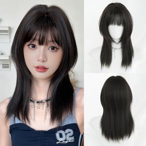 TEMU 미드 레인지 가발, 블랙 & 브라운 컬러, 앞머리 포함, 늑대 꼬리 헤어스타일. 이 하이 레이어 패션 가발은 , 파티, 할로윈에 완벽하며, 내열성 합성 소재로 제작되었으며, 길이는 20인치입니다.