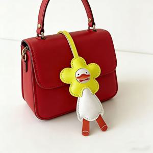 TEMU 귀여운 오리 모양 PU 가죽 키체인 & 가방 - 휴대폰 체인이 달린 리필 오리 펜던트, 애완동물 애호가 여성 & 숙녀를 위한 차량 액세서리, 데이 선물