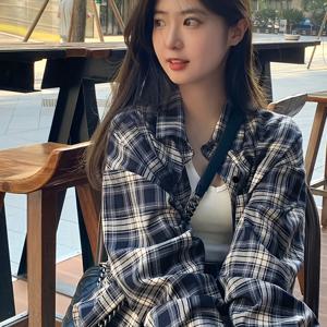 TEMU 한국 스타일 여성 플러스 사이즈 빈티지 긴팔 체크 셔츠, 봄, 여름, 가을에 적합, 기본적인 디자인, 캐주얼 루즈핏, 다용도 칼라 셔츠, 트렌디한 아우터, 그리고 낙천적인 남자친구 스타일을 연상시키는 제품