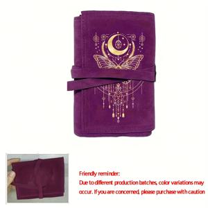 TEMU 카드를 보관하기 위한 벨벳 가방입니다. 크기는 4.92 x 3.15 x 1.18인치이며, 금색 나비 디자인으로 특징져 있습니다. 휴대용 보호 케이스는 드로스트링 잠금 장치가 포함되어 있으며 카드 및 작은 물품을 보관하기에 적합합니다.