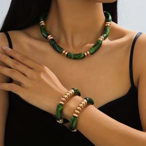 TEMU 귀여우면서도 우아하고 로맨틱하며 독특한 스타일의 레트로 기하학적 디자인의 세 개의 세트 목걸이와 팔찌. 곡선형 튜브와 비즈로 제작된 아크릴 소재로 제작되었으며, 일상복, 휴일, 캐주얼 외출에 완벽합니다.