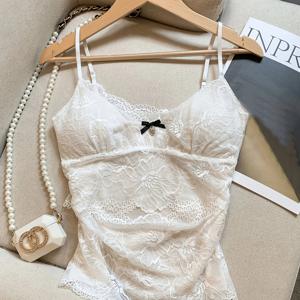 TEMU 스프링 여름 트렌디 섹시 쉬어 레이스 캐미솔 탑 여성용 숏 기장 여성 민소매 블라우스 베이스 레이어, 40-57.5KG 소형 여성에게 적합, 고정 컵 패드 및 조절 가능한 스트랩, 레이스 원단 부드럽고 통기성 - 패션 여성 의류