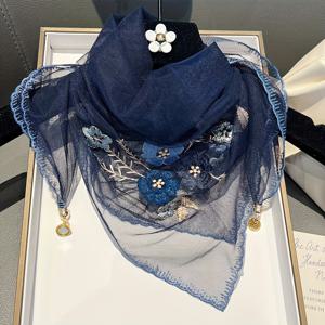 TEMU 우아한 자수 꽃무늬 디자인이 돋보이는 섬세하고 얇은 스카프. 미끄럼 방지용 자석 걸쇠가 장착되어 있습니다.