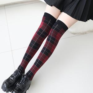 TEMU 1쌍 여성용 빈티지 체크무늬 오버니 양말, 클래식 체크 디자인과 높은 신축성과 편안함. JK 교복, 캠퍼스 데일리웨어, 캐주얼 패션에 적합. 다재다능하고 다리를 길게 보이게 해줍니다