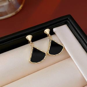 TEMU 2개 세트 블랙 부채꼴 은행잎 귀걸이, 가을/겨울 프로모션, 우아하고 다용도, 데일리 출근/파티/결혼식/발렌타인데이/휴일/어버이날/추수감사절/크리스마스 선물용