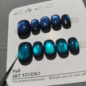 TEMU 퍼플 오로라 숏 라운드 캣아이 네일, 네 가지 컬러 그라데이션: 블루, 그린, 퍼플, 레드. 고급 스프링/여름 반짝이는 라운드 캣아이 네일, 순수 수제 프레스온 네일. 가을/겨울 다크 엘레강스 스타일, 반짝이는 블루-퍼플 빛. 탈부착 가능한 숏 네일팁, 10개 세트, 블랙 숏 스퀘어 라운드 형태