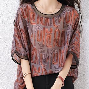 TEMU 여성용 우아한 레터 프린트 셔츠 - 롱 반팔 쉬폰 탑 (브라 사이즈 최대 51인치, 길이 27.5인치) - 세탁기 사용 가능한 쉬폰 소재, 올 시즌 적합, 하이-로우 헴 디자인