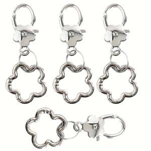 TEMU 꽃 모양 클립 4개 세트. 리드, 가방 클립, 고리, 강아지 목줄에 적합합니다. 가방 및 허리 장식으로 이상적이며 야외 활동에 적합합니다. 스프링 장착된 금속 키체인은 열 수 있습니다.