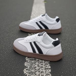 TEMU 새로운 스타일리시하고 가벼운 여성용 트레이닝화. 편안한 캐주얼 웨어를 위한 레이스업 플랫 밑창, 관리가 용이한 여성용 스케이트화. 더 큰 사이즈로 제공됨. 여성 신발