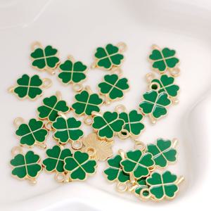 TEMU 20개 골든톤 클로버 매력 - 광택 그린 에나멜 펜던트, 목걸이·귀걸이·팔찌 DIY 액세서리 제작용 - 세인트 패트릭 데이 아이리시 장식품, 내구성 있는 금속 부품, 반짝이는 마감, 골드톤 메탈 파츠