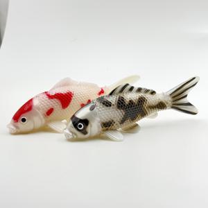 TEMU 2개 세트 인공 잉어 수조 장식 - 생동감 넘치는 오렌지색과 흰색, 검정/빨간 패턴, 실내 담수 연못 및 조경용, 내구성 있는 플라스틱 탱크 소품, 휴식을 위한 수생 애완 동물 액세서리, 자연스러운 비늘 디자인과 감각적인 눈