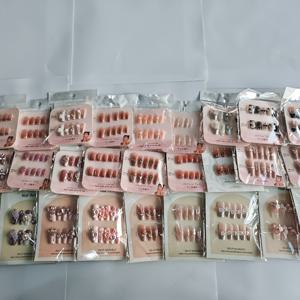 TEMU 100개입 네일 아트 랜덤 모음 10박스 | 짧은, 중간-긴, 긴 네일, 프렌치 스타일, 아몬드, 사각형, Y2K | 레드, 블루, 블랙, 화이트, 퍼플, 멀티 컬러 믹스 | 글로시 엔드의 패셔너블하고 미니멀한 네일 스티커 세트