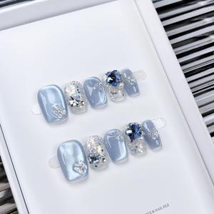 TEMU 라이트 블루 나비 라인스톤 글리터 캣아이 누르는 방식 숏 인조 손톱 10개. 캐주얼 복장과 발렌타인데이에 적합, 부드럽고 우아한 숏 스퀘어 탈착식 인조 손톱. 여성과 선물용으로 완벽.