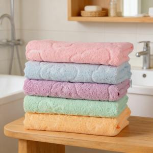 TEMU 70x30cm 만화 곰 꽃무늬 엠보싱 타월 5개 세트, 부드러운 흡수성 속건성 소재, 고급스러운 핸드 타월, 남녀공용 선물용 타월, 욕실, 거실, 침실용 이중 겸용, RV 및 야외용으로 적합, 가정, 여행, 호텔, 스파 및 기타 상황에 이상적