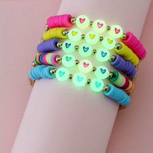 TEMU 5개 야광 하트 모양 폴리머 클레이 비즈 팔찌 | 탄성, 혼합 색상, 데일리 및 파티 행사에 적합, 비보석 금속 도금