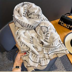 TEMU 겨울을 위한 다재다능한 새로운 간편하고 우아한 예술적인 프린트 스카프. 따뜻하고 대비되는 색상의 디자인으로, 숲 스타일의 외출에 완벽합니다.