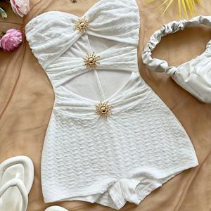 TEMU 여성용 메탈릭 마감이 있는 핏감 좋은 화이트 텍스처 점프수트, 파티, 데이트, 애프터눈 티, 음악 축제, 해변, 크루즈 및 여름에 완벽함