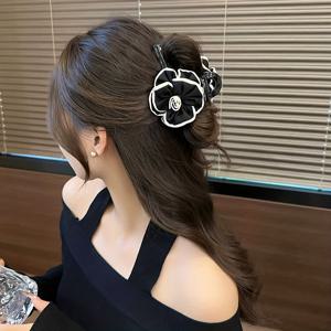 TEMU 우아한 동백꽃 헤어 클립 대형 요정 새틴 고급 헤어 스타일링 상어 클립 헤어 액세서리 1개