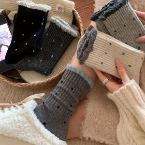 TEMU 여성용 가을/겨울 따뜻한 물방울 무늬 중간 길이 양말 5켤레, 소프트 왁스 우드 이어 중간 길이 양말로 부드러운 질감의 착용감 연출