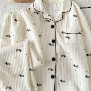 TEMU 귀여운 다치쉐인 프린트가 특징인 포근한 투피스 잠옷 세트. Y2K 일본 스타일에서 영감을 받았으며, 긴소매 라펠 탑과 바지로 구성되어 가을, 겨울 홈웨어에 완벽합니다.