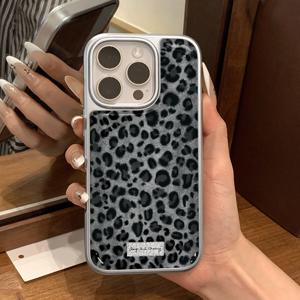 TEMU 아이폰 17 프로 맥스, 17 에어/11/7 16 프로 맥스/16/15 프로 맥스/15 플러스/15/14 프로 맥스/14 프로/14/13/12/11/X/XR/XS 맥스용 플러시 가을/겨울 블랙-그레이 프린트 케이스, 신형 모델, 낙하 방지, 에폭시 수지, 전기도금 은색 테두리, , 비즈니스, 보호 커버, 패셔너블, 라이트 럭셔리