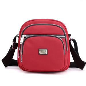 TEMU 남성 메신저 백 - 도라 체인 크로스바디 백, 실용적인 다중 수납 공간 디자인으로 데일리 출퇴근에 적합. 텍스처를 잃지 않고 간편하고 분위기 있는 디자인. 디테일은 실용성과 다중 포켓 분류 보관을 보여줍니다. 지퍼 방향은 랜덤입니다.