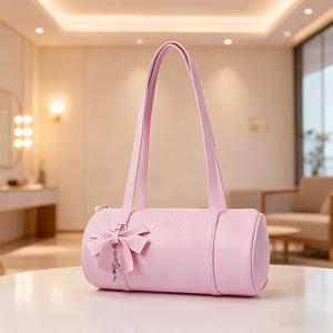 TEMU Miniso는 바비 브랜드와 협력하여 스타일리시하고 매혹적인 크리에이션을 선보입니다. 바비 밀리언어이어 시리즈 원통형 핸드백은 눈에 띄는 데뷔를 합니다. 이 핸드백은 소재로 제작되었습니다.